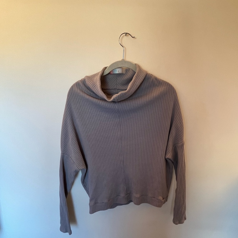 Free people beach gray ribbed turtleneck